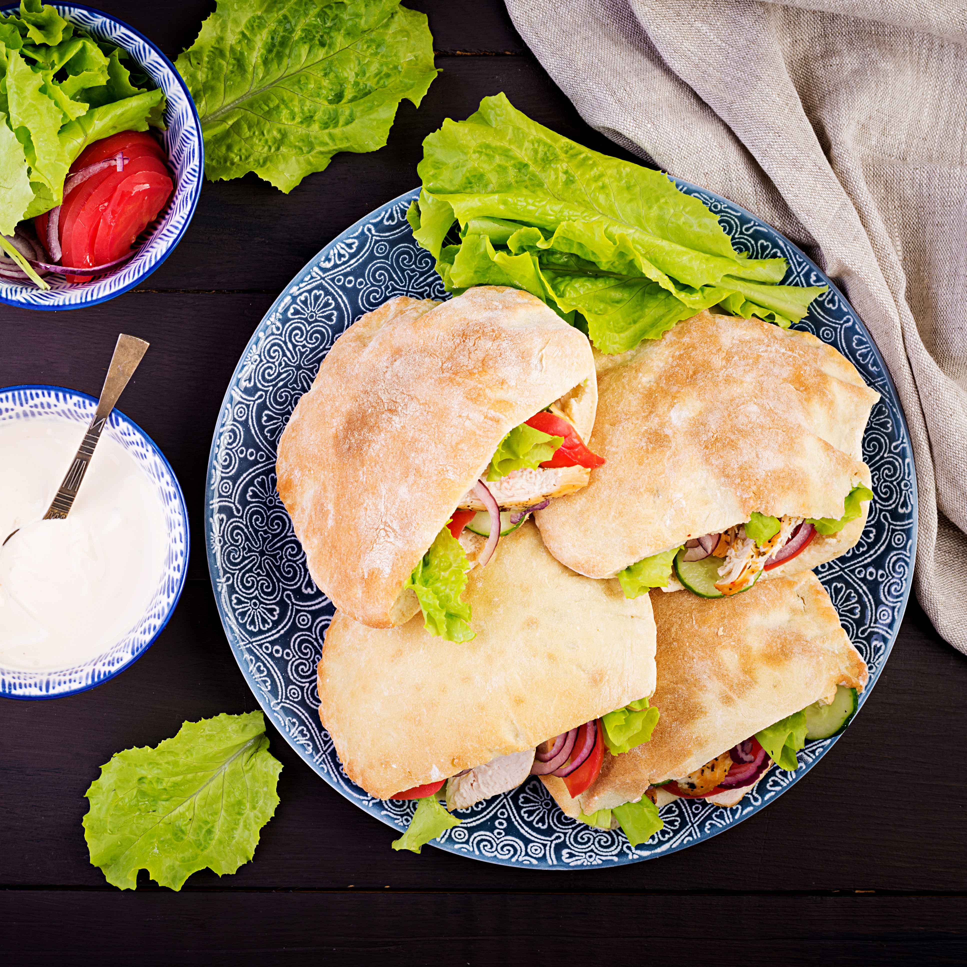 Pita au gigot d’agneau et chou rouge
